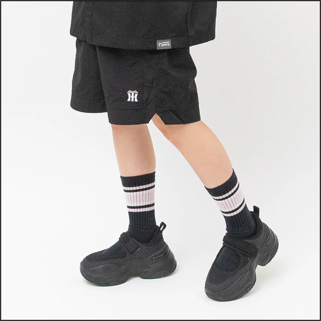 オールブラック・ハーフパンツ 全体