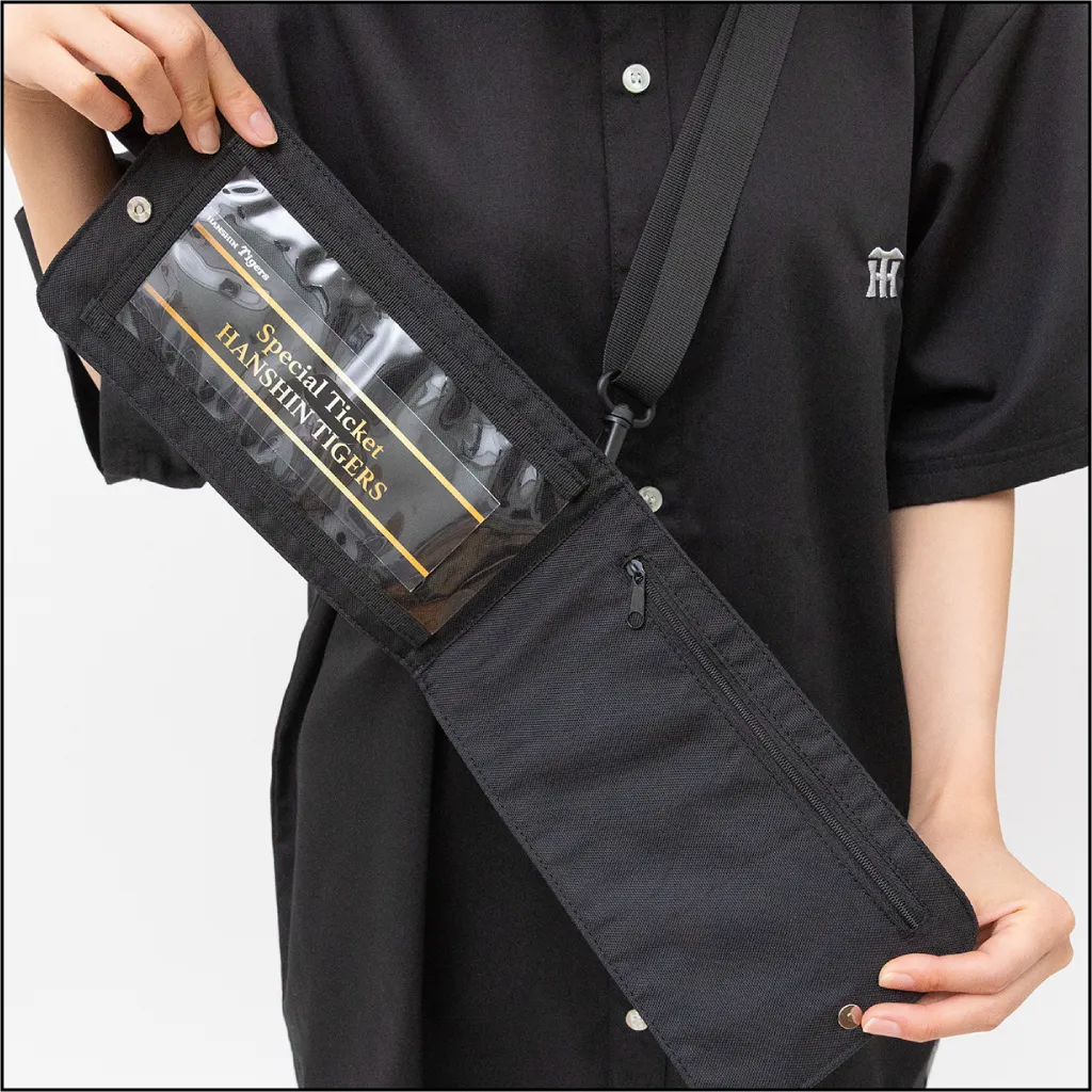 オールブラック・マルチサコッシュ 内側