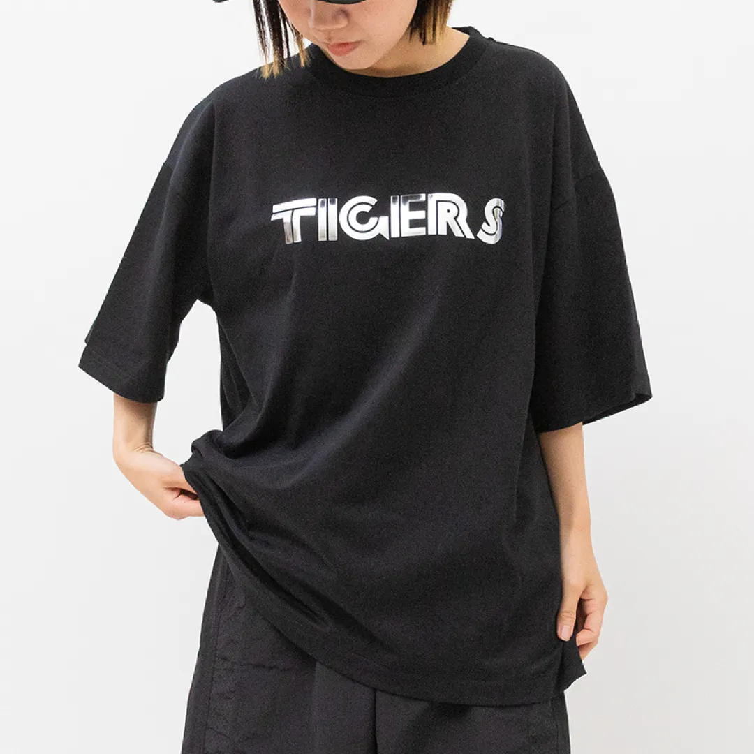 メタリック風T シャツ